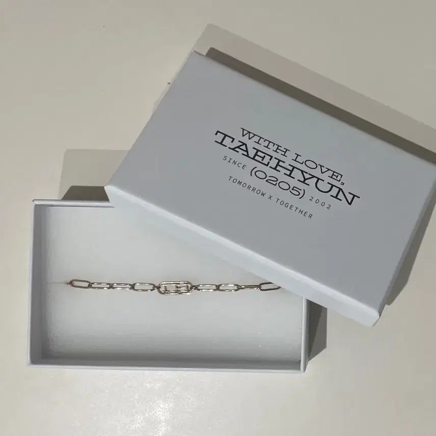 [BUNJANG] TXT Yeonjun With Love Birthday Bracelet (Limited Edition) / 한정판) 투모로우바이투게더 강태현 with love 생일 팔찌 판매