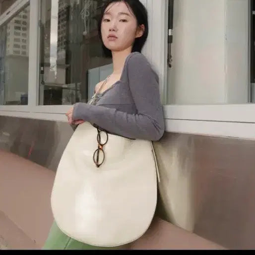 [BUNJANG] Atmyfingertips Oval Egg Bag Ivory / 앳마이핑거팁 oval egg bag