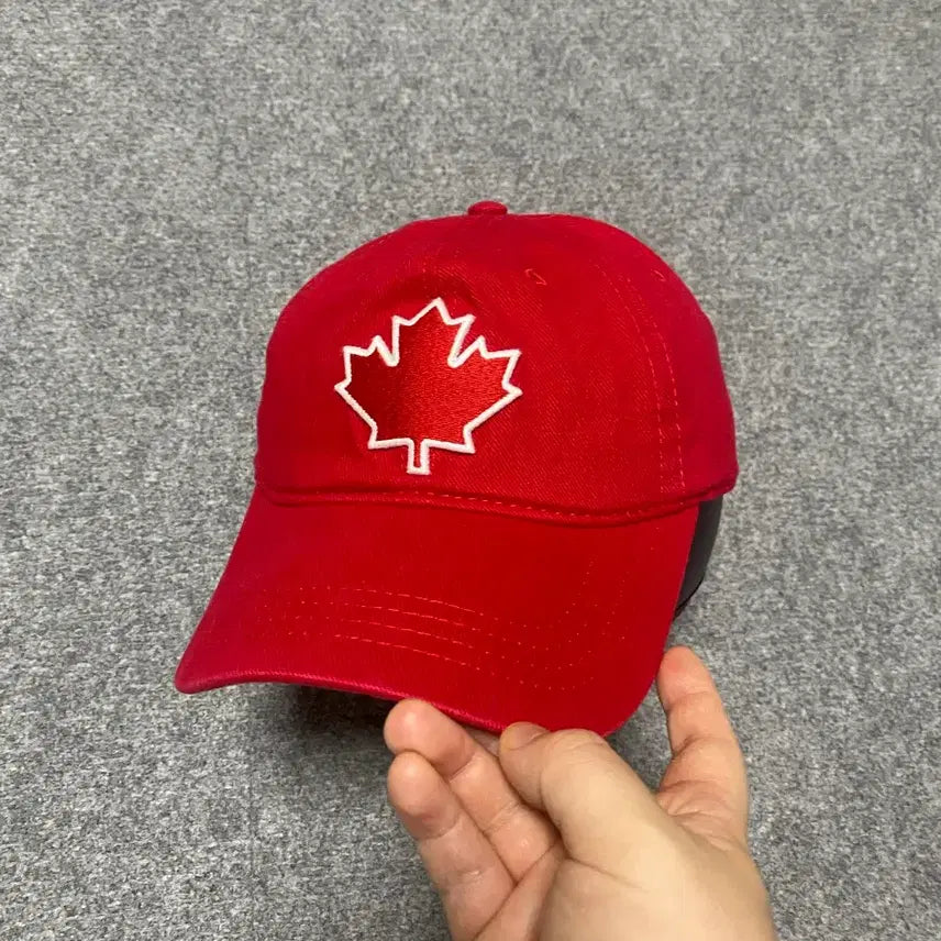 [BUNJANG] Northern Vibe Soft Washed Baseball Cap Red / 캐나다 단풍잎 자수 소프트 워시드 야구캡 레드 조절식 모자