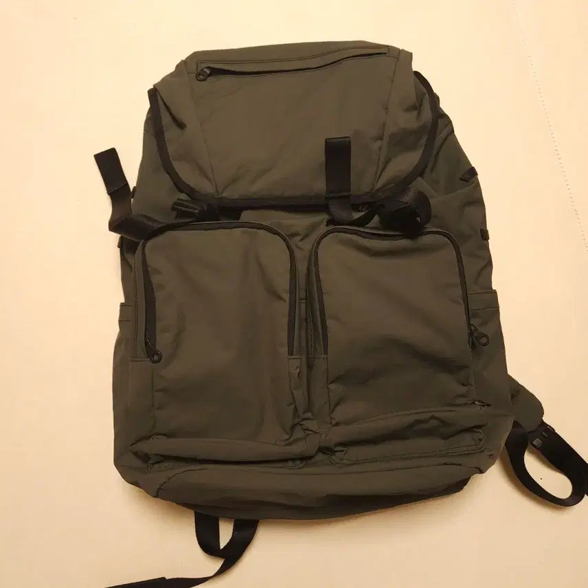 [BUNJANG] Blancob x Eastlogue Double Clasp Backpack Olive / 블랭코브 x 이스트로그 더블클라스프 백팩 올리브
