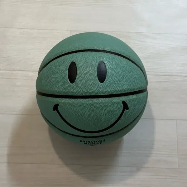 [BUNJANG] Chinatown Market x Smiley Collaboration Teal Blue Basketball / 차이나타운 마켓(Chinatown Market)과 스마일리(Smiley)틸 블루 컬러의 농구공