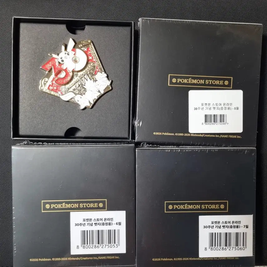 [BUNJANG] Pokemon Store 30th Anniversary Badge Bundle / 포켓몬 스토어 30주년 뱃지 4월 5월 6월 7월 일괄