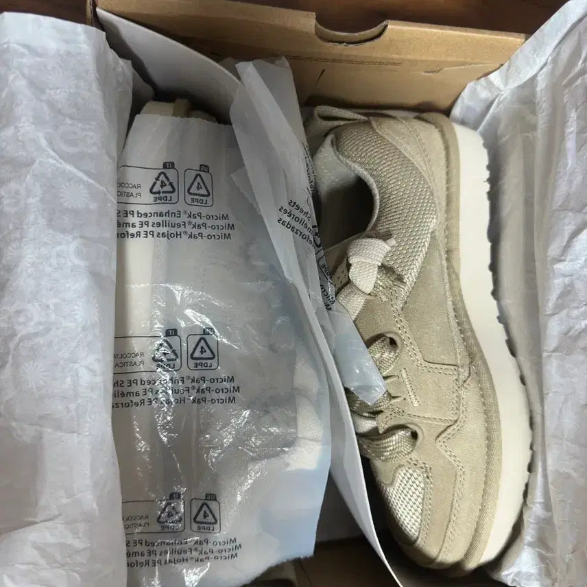 [BUNJANG] UGG Lowmel Women's Sneakers Beige Size 250 / 어그 로우멜 여성 스니커즈 베이지 250