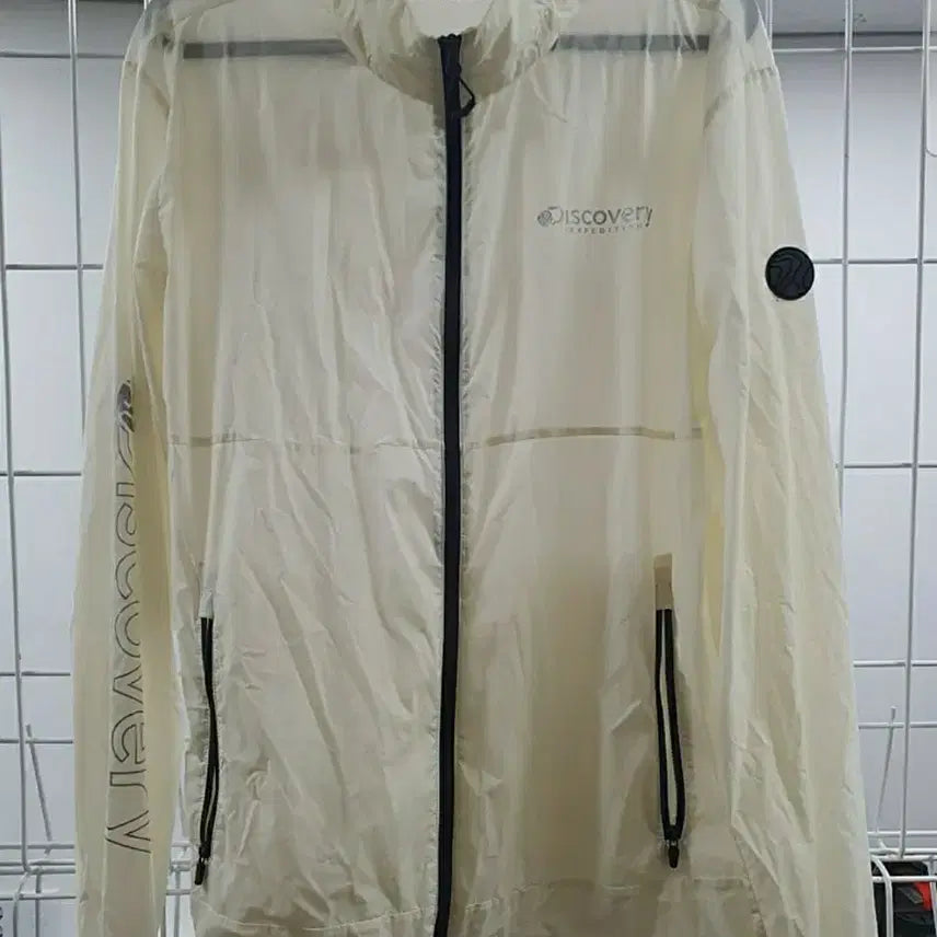 [BUNJANG] Discovery Expedition Lightweight Windbreaker Jacket (Size 100) / 디스커버리 정품 초경량 바람막이 자켓 판매합니다. 사이즈 100