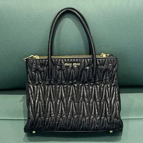[BUNJANG] Miu Miu Matelassé Tote Bag / 미우미우 마테라쎄 토트백