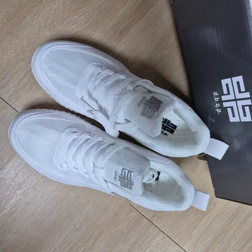 [BUNJANG] Comfortable Mesh Sneakers - White (240) / 발편한 매쉬 운동화 화이트240