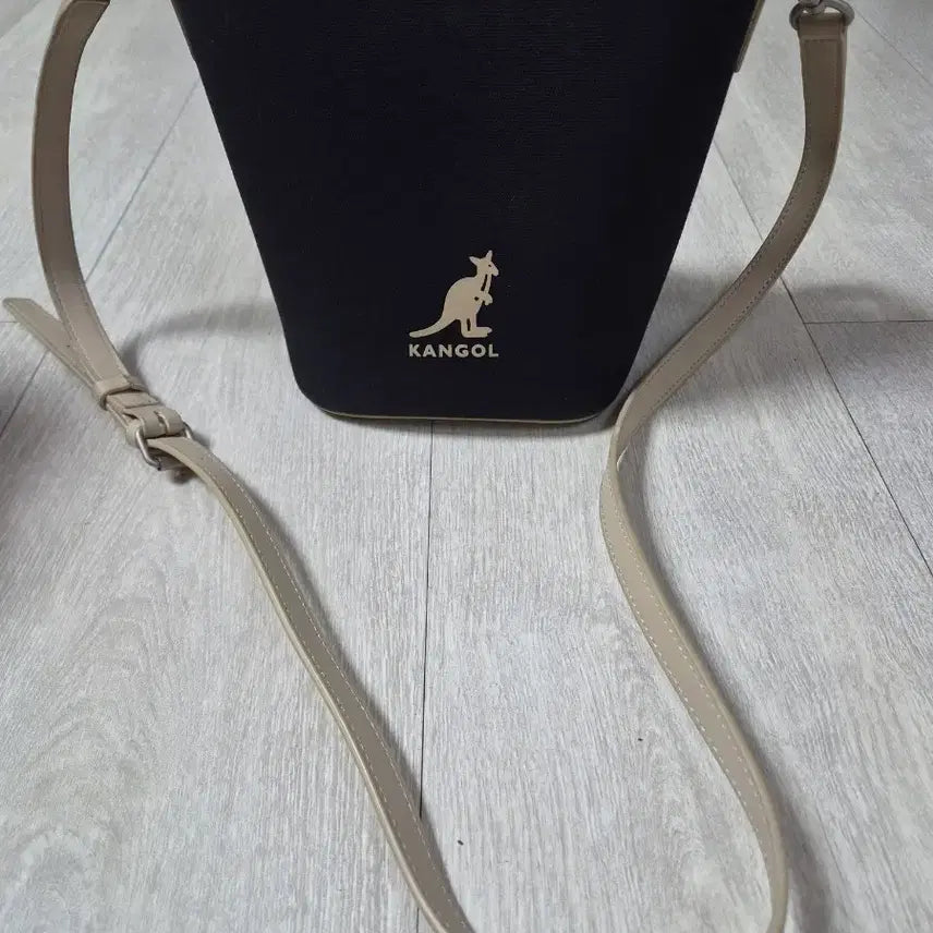 [BUNJANG] Kangol Women's Crossbody Bag / (상태최고)캉골 여성 크로스백