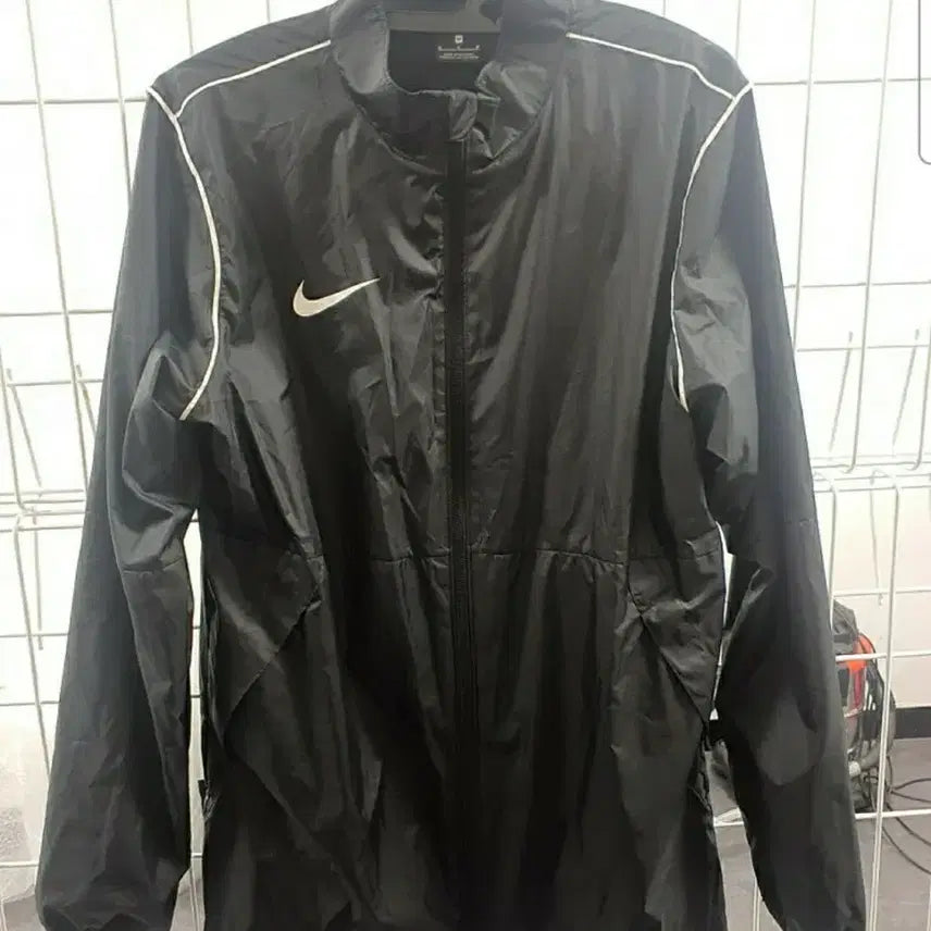 [BUNJANG] Nike Authentic Windbreaker Jacket Black White Piping Size 100 (L) / 나이키 정품 바람막이 100사이즈 판매합니다