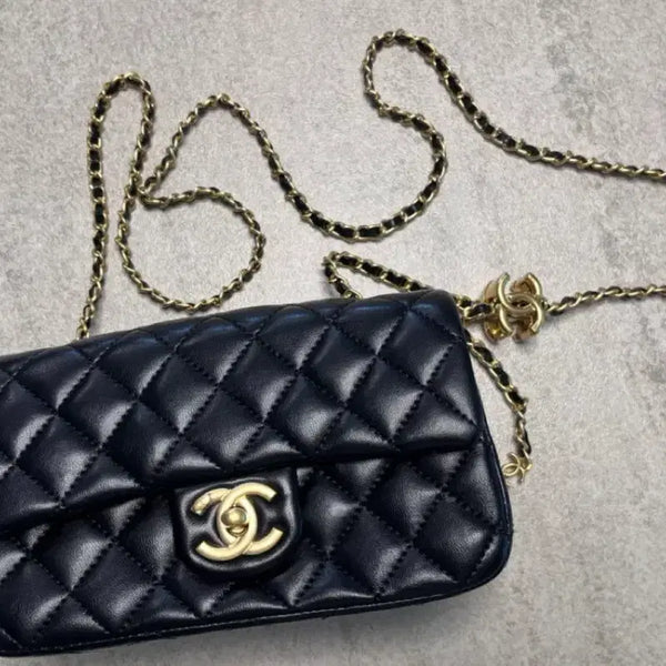 [BUNJANG] Chanel WOC Lambskin Black Gold Chain Bag / WOC 램스킨 블랙 금장 체인백 새거