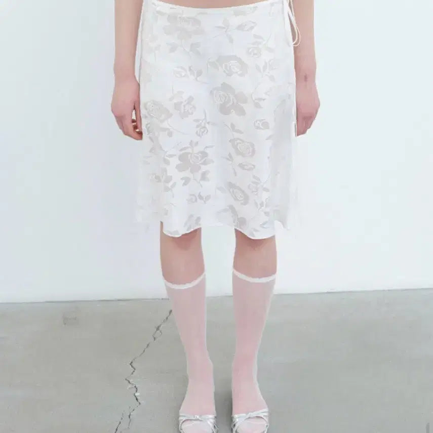 [BUNJANG] Springers Rose Layered Skirt - White (M) / [택있는 새상품] 스프링크로커스 Rose Layered Skirt-White M