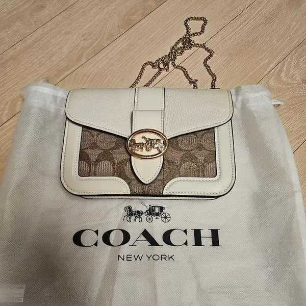 [BUNJANG] Coach Signature Chain Crossbody Bag White / 상태최상)코치 시그니처 체인 크로스백 / Horse & Carriage 화이트