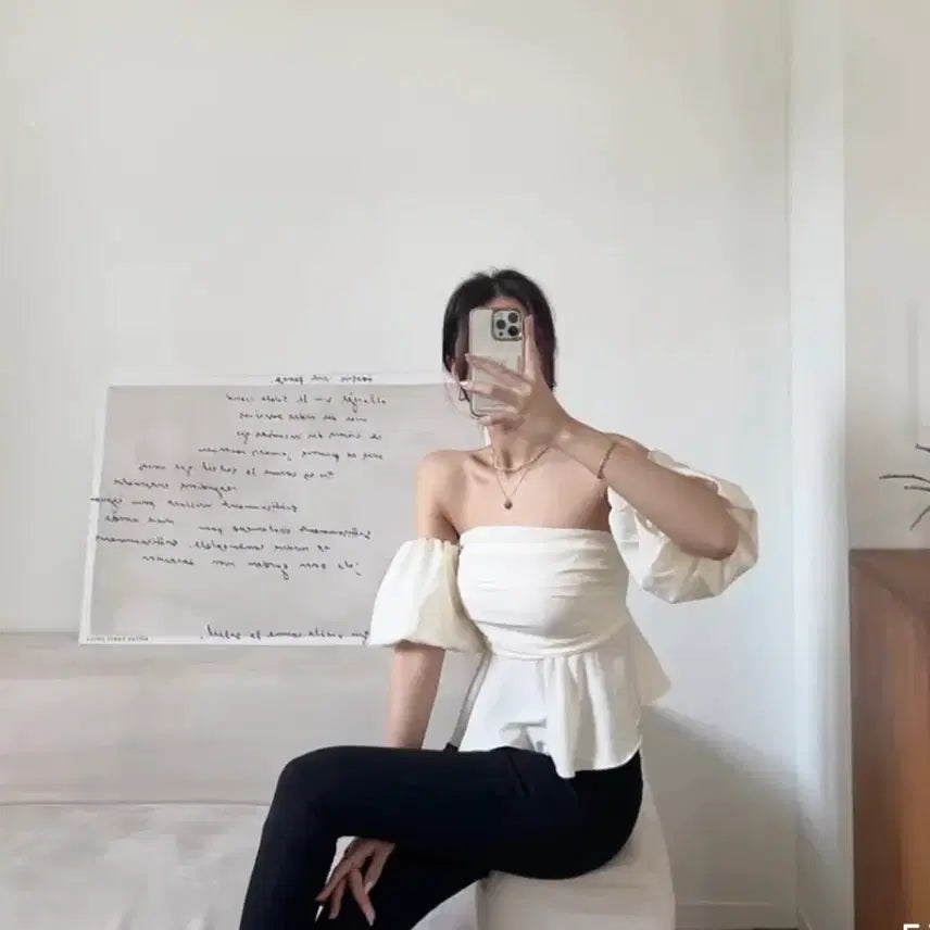 [BUNJANG] MAG Off-Shoulder Blouse Puff Sleeve / 매그 오프숄더 블라우스