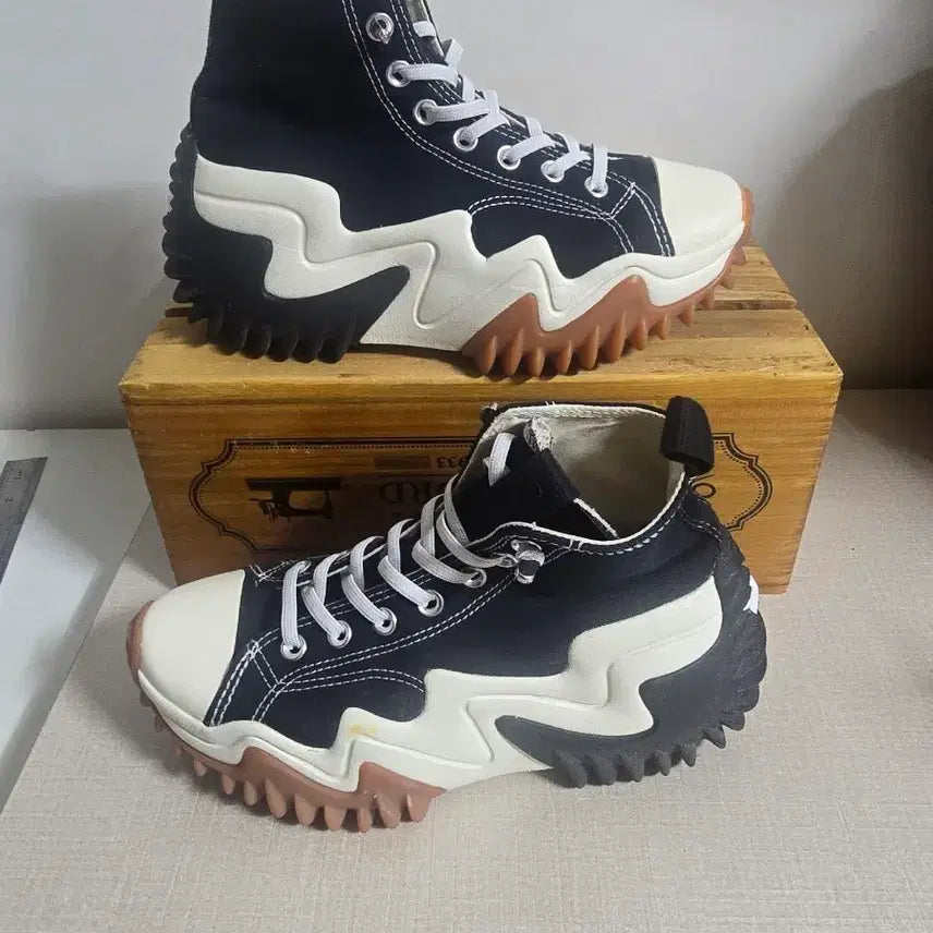 [BUNJANG] Converse Run Star Hike High Top Black US 5 / 컨버스 런스타 하이크 하이 블랙 240