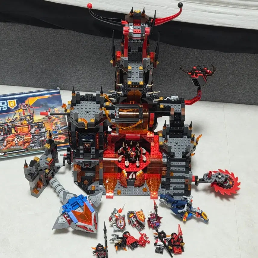 [BUNJANG] LEGO Nexo Knights 70323 Jestro's Volcano Lair / 레고 넥소나이츠 70323 화산 속 은신처입니다