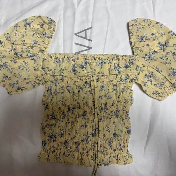 [BUNJANG] F Ade Yellow Flower Smocking Blouse / 페일제이드 옐로우 플라워 스모킹 블라우스