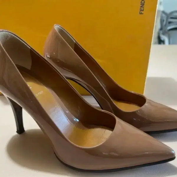 [BUNJANG] Fendi Beige Leather Classic Pumps Heels - 245mm / 펜디힐