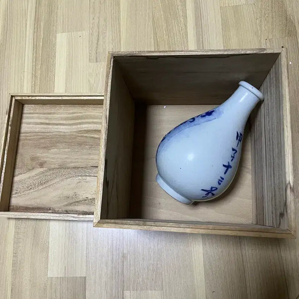 [BUNJANG] Antique White Porcelain Sake Bottle with Box / 외사기주병(박스포함)
