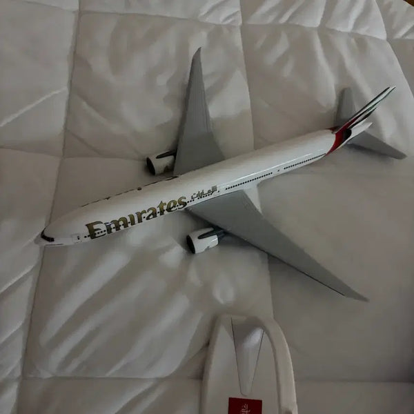 [BUNJANG] Emirates Boeing 777-300ER Model Airplane 1:200 Scale / 에미레이트항공 보잉 777-300ER 모형 비행기 1:200