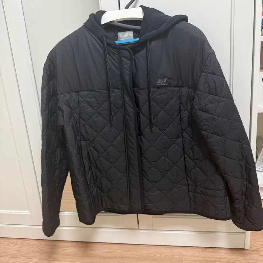 [BUNJANG] New Balance Quilted Hooded Jacket Black / 뉴발란스 퀼팅 후드 자켓 블랙