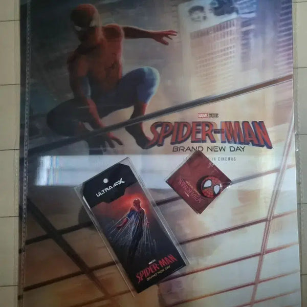 [BUNJANG] Spider-Man Lenticular Poster, Pin Badge, and Moment Label Ticket Set / 스파이더맨 렌티큘러 포스터, 핀뱃지, 모먼트 라벨 티켓