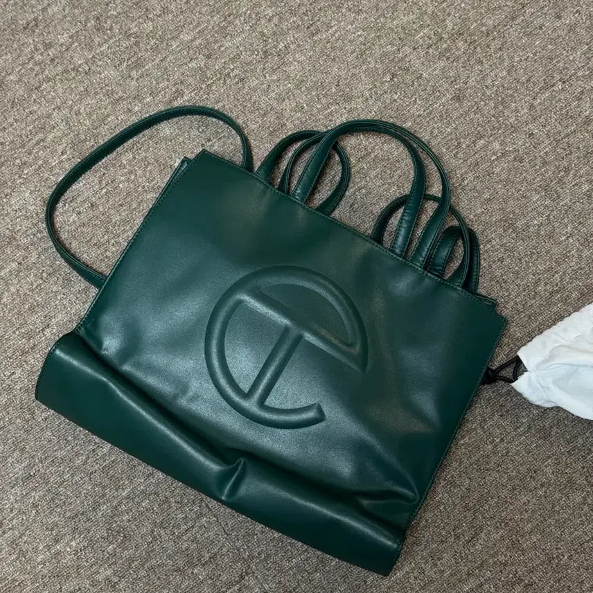 [BUNJANG]  Telfar Medium Dark Olive Bag / 텔파 미디움 다크올리브