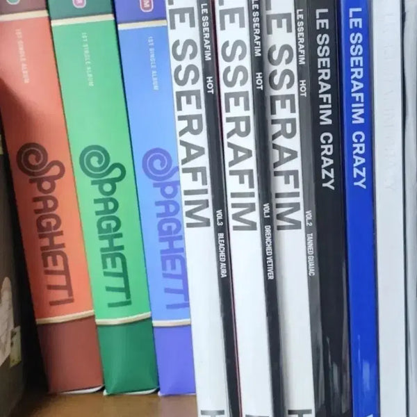 [BUNJANG] LE SSERAFIM Unsealed Album Bundle Set (Excluding Photocards) / [판매] 르세라핌 개봉 앨범 일괄(포카X)