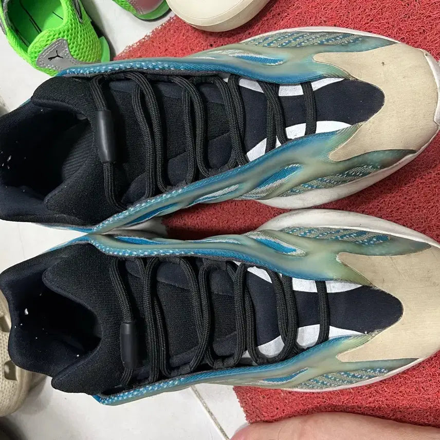 [BUNJANG] Adidas Yeezy Boost 700 Azareth / 아디다스 이지부스트 700 아자레스