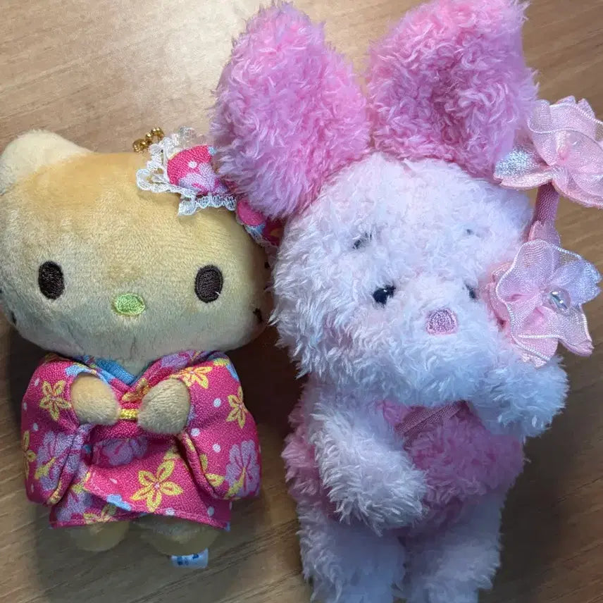 [BUNJANG] Sanrio Hello Kitty & Disney Piglet Cherry Blossom Plush Keyring Set / 오사카구매 키티,피글렛키링인형