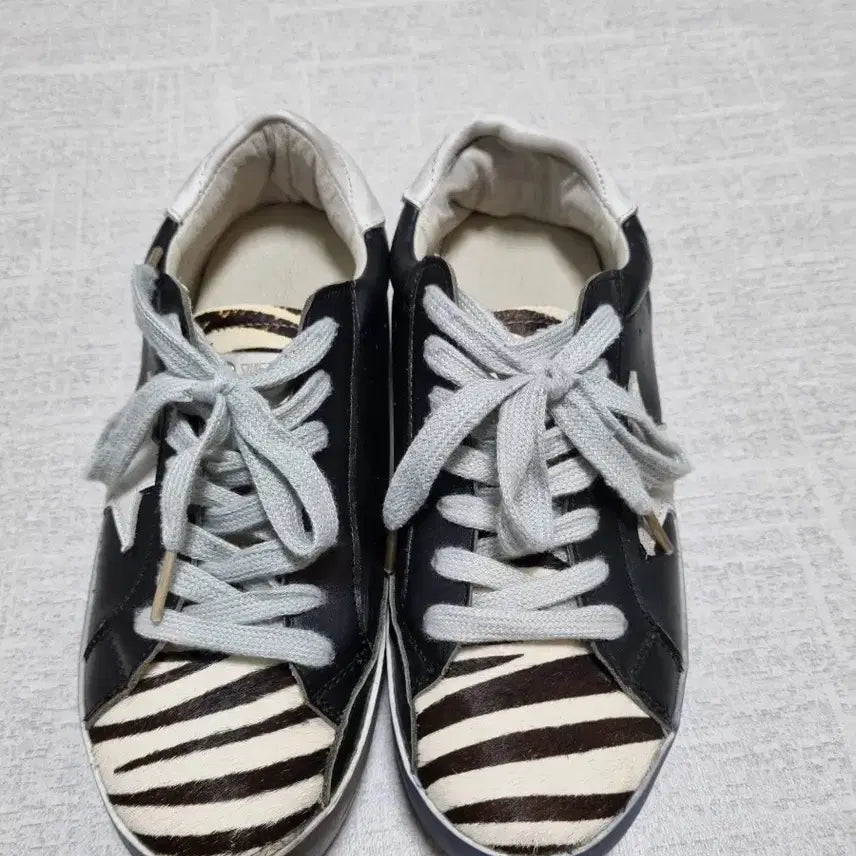 [BUNJANG] Zebra Print Sneakers - Size 235 / 스니커즈 235