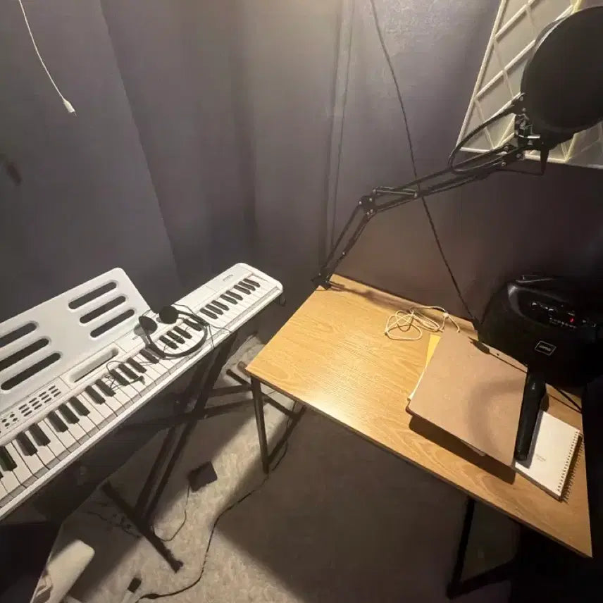 [BUNJANG] Musicus B150 Digital Piano Set with Microphone, Speakers, Lamp, Desk, and Chair / 뮤지쿠스 b150
