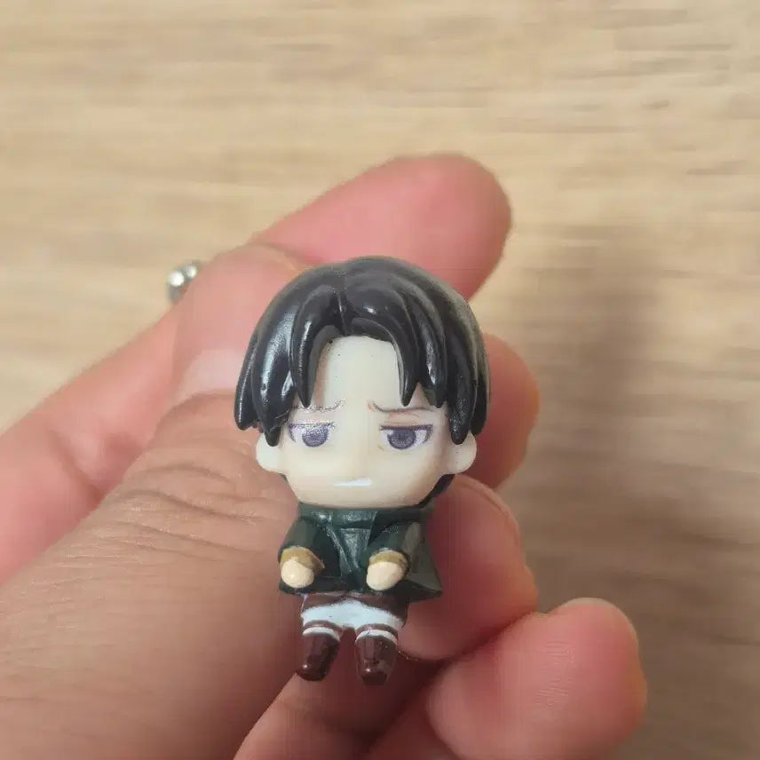 [BUNJANG] Attack on Titan Levi Dalleong Gacha Figure / 진격의 거인 리바이 대롱 가챠