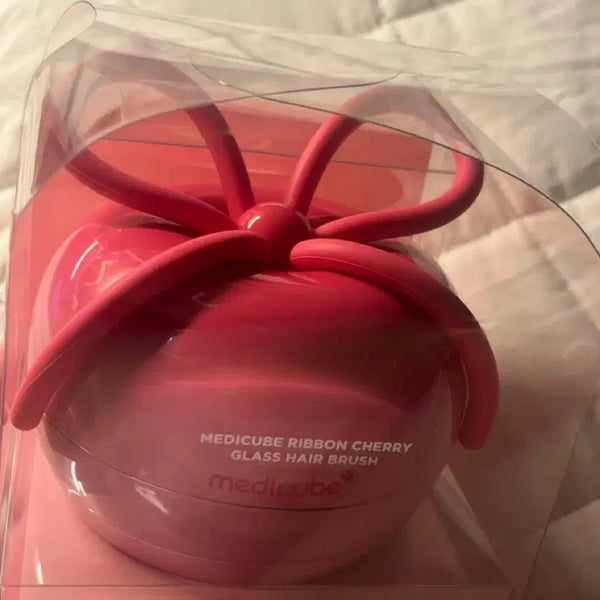 [BUNJANG] Medi-Cube Forever Cherry Jang Wonyoung Hairbrush (Sealed) / 당일배송/미개봉새상품) 메디큐브 포에버체리 장원영빗