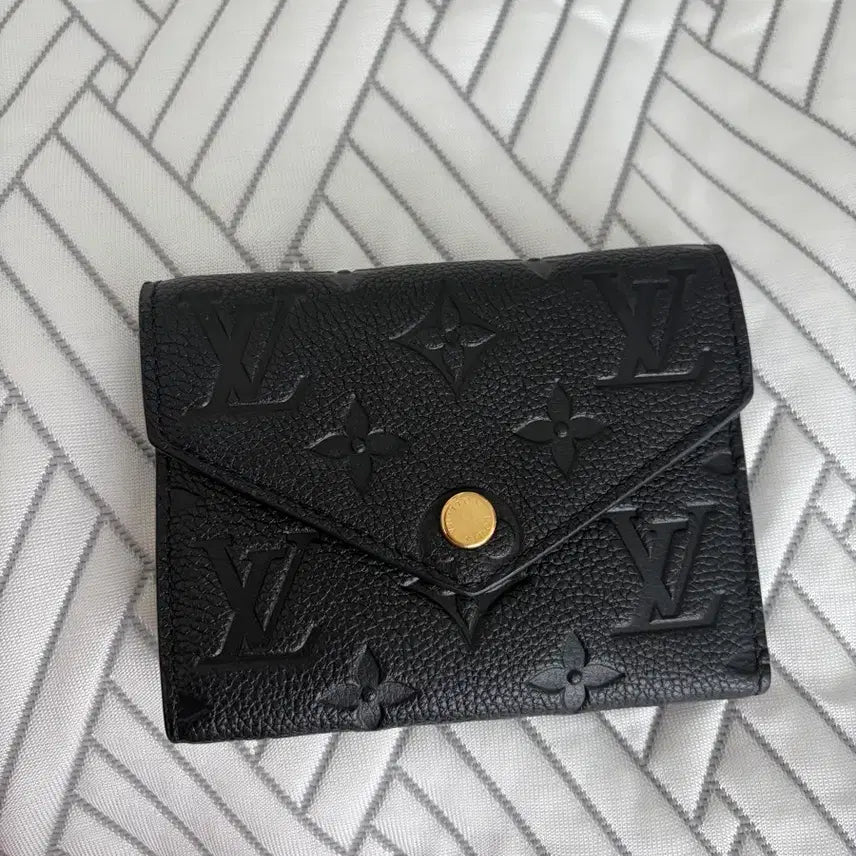 [BUNJANG] Louis Vuitton Victorine Wallet / 루이비통 빅토린 반지갑 거의새상품