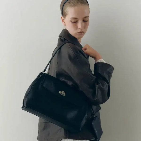[BUNJANG] JILLSTUART ACCESSORY Leather Orb Charm Shoulder Bag (M) / (새상품) 질스튜어트액세서리 가죽 오브 장식 숄더백 (m)