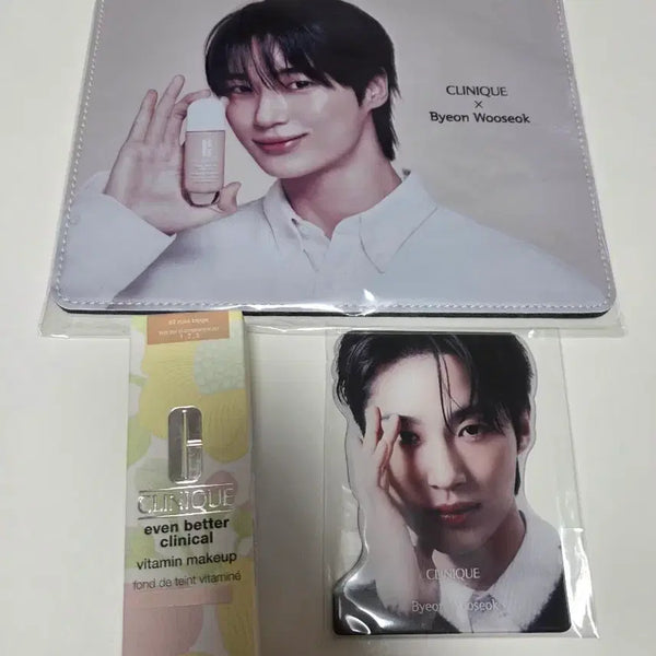 [BUNJANG] Clinique Byun Woo Seok Foundation Mousepad & Mirror Set / 크리니크 변우석 파운데이션 마우스패드 변우석거울세트