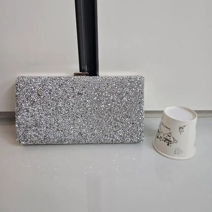 [BUNJANG] Sparkling Silver Clutch Bag with Chain Strap / 반짝이는 실버 클러치백(새상품)