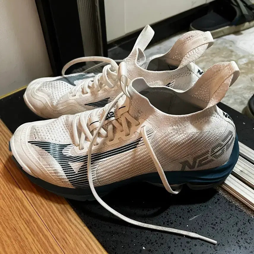 [BUNJANG] Mizuno Wave Lightning Neo 2 Volleyball Shoes / 미즈노 웨이브 라이트닝 네오 2 배구화