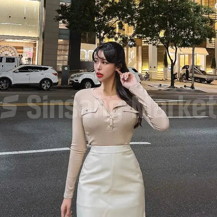 [BUNJANG] Gold Moon Tee V-Neck Cropped Top Black / [빠른발송] 골드문티 검정 미니 브이넥 크롭 섹시