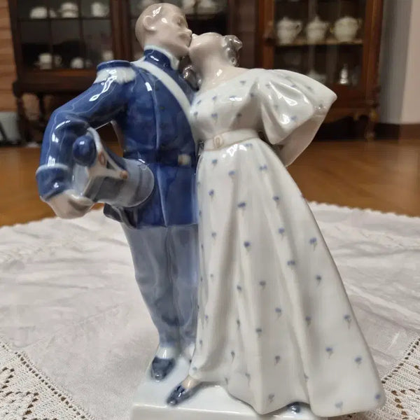[BUNJANG] Royal Copenhagen "The Officer and the Princess's Kiss" Figurine #1180 / 로얄코펜하겐 장교와 공주의 키스 피겨린 #1180
