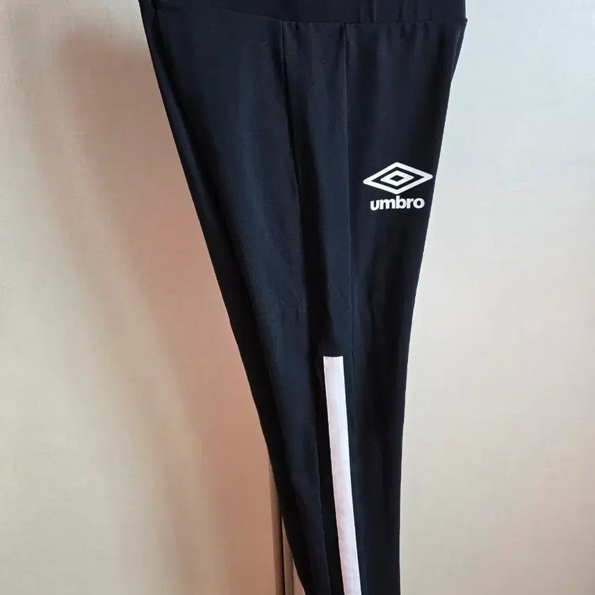 [BUNJANG] Umbro Training Pants Black White Stripe / 엄브로 트레이닝 바지 블랙 화이트 줄지