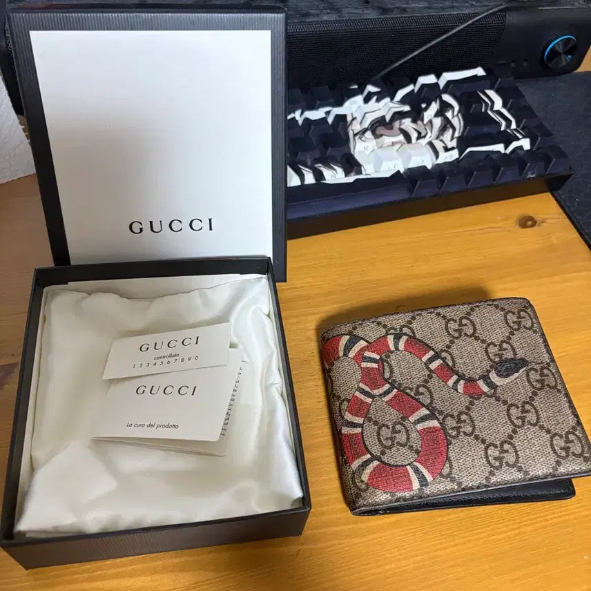[BUNJANG] Gucci Snake Bifold Wallet / 구찌 스네이크 반지갑