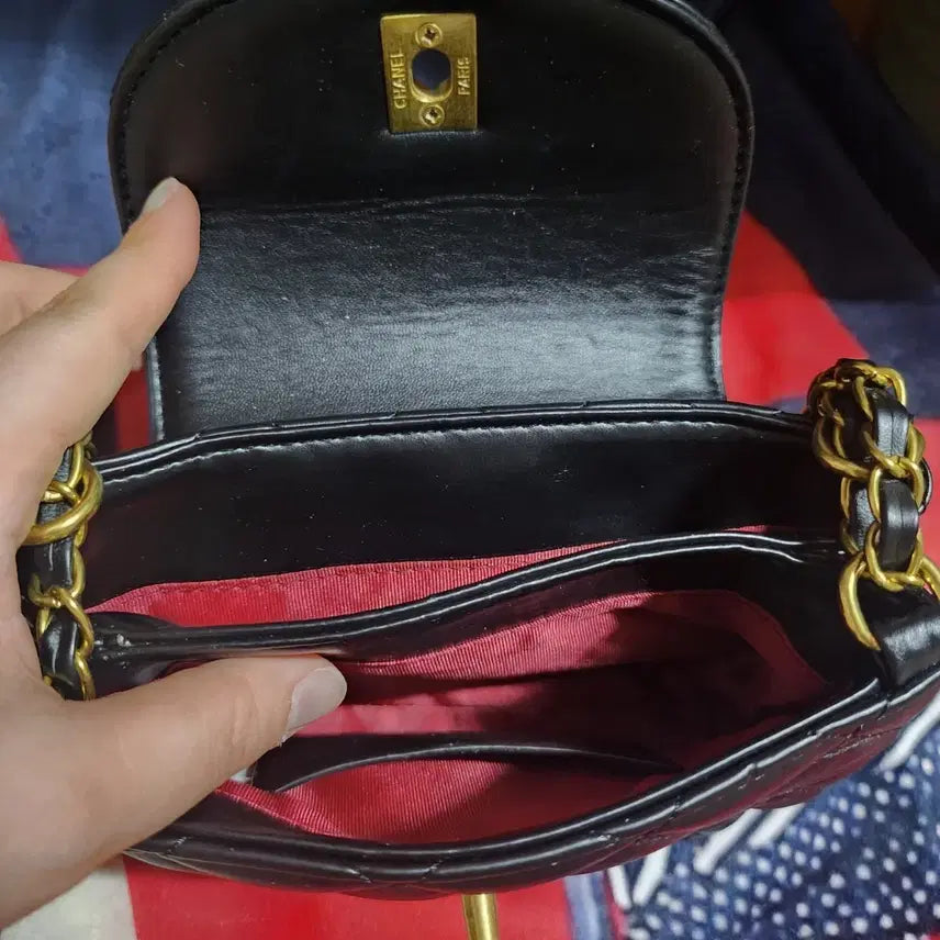 [BUNJANG] Quilted Tote Bag with Gold Chain Strap / 블랙도트백