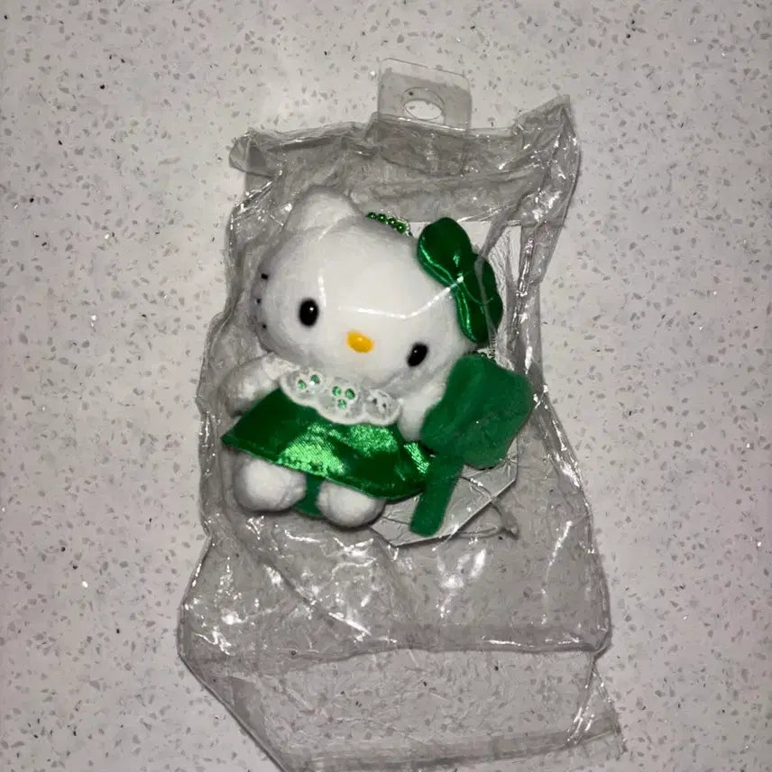 [BUNJANG] Sanrio Hello Kitty 50th Anniversary Clover Kitty Keychain (Sealed) / 산리오 헬로키티 50주년 기념 클로버 키티 키링 미개봉 새상품