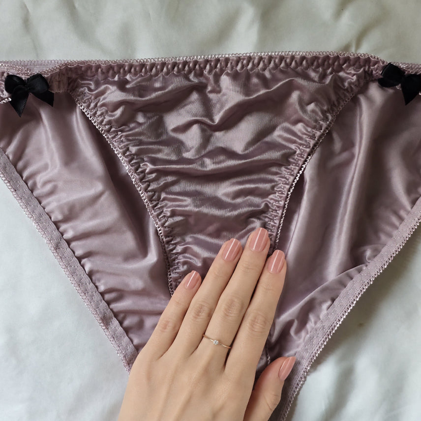 [BUNJANG] Satin Shirring Black Ribbon Pink Beige Women's Panties (Used) / (중고) 새틴 셔링 블랙리본 핑크베이지 여성팬티