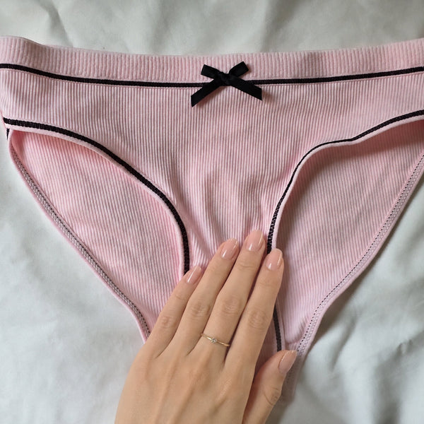 [BUNJANG] Ribbed Pink Women's Panties with Black Line Detail / (중고) 골지 블랙라인 리본 연핑크 여성팬티