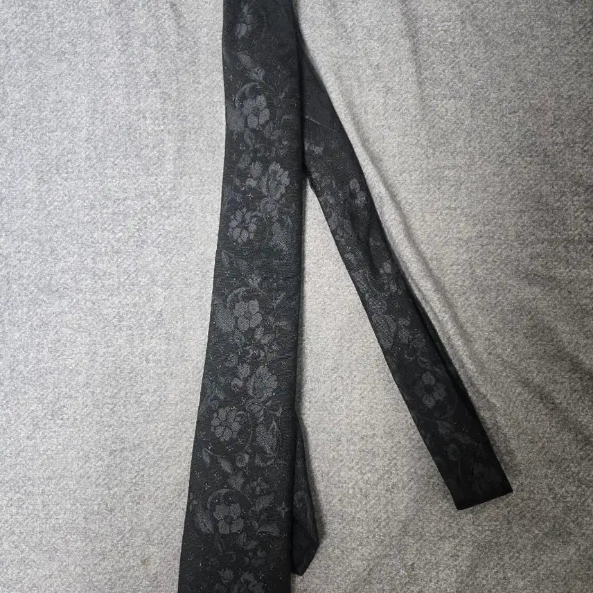 [BUNJANG] Louis Vuitton Flower Pattern Tie / 루이비통 플라워 넥타이(원가 60만원)