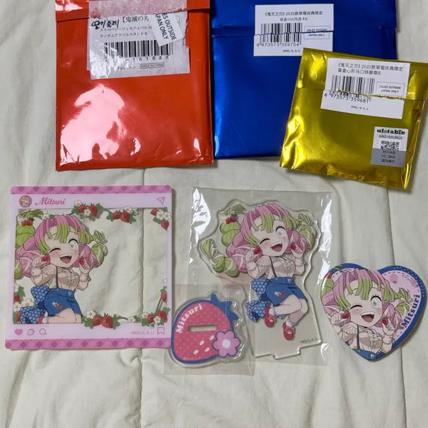 [BUNJANG] Mitsuri Strawberry Festival Acrylic Stand, Badge, Clear Card, Figure Bundle Set / 세트유일매물)미츠리 딸기축제 아크릴 스탠드 뱃지 클리어카드 피규어