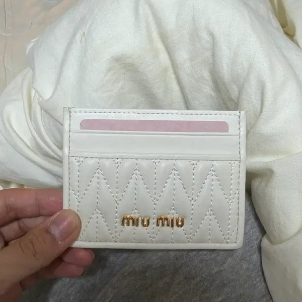 [BUNJANG] Miu Miu Matelassé Card Holder White / 미우미우 카드지갑