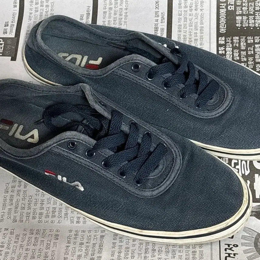 [BUNJANG] FILA Navy Canvas Sneakers Size 240 / (FILA 휠라) 네이비 캔버스 스니커즈 240