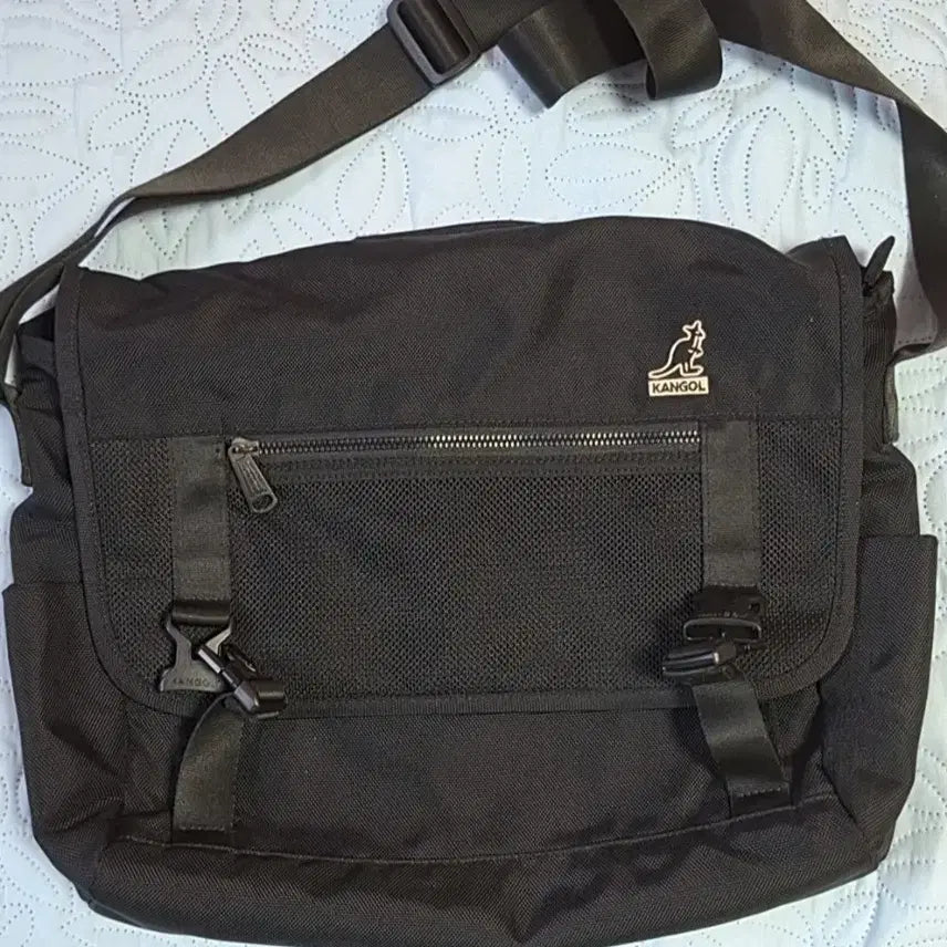 [BUNJANG] Kangol Messenger Bag Black / 캉골 메신저백 블랙